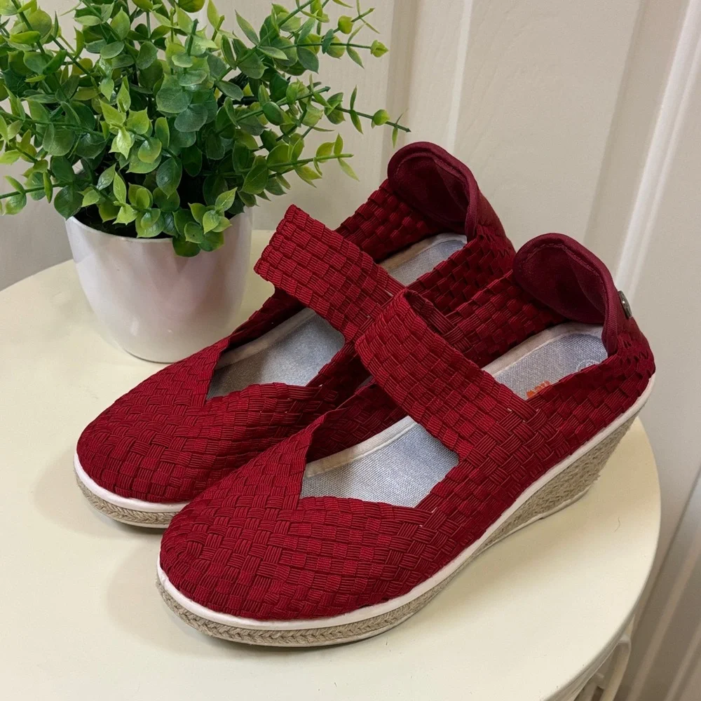 bernie mev. Red Woven Wedges - Picture 1 of 4